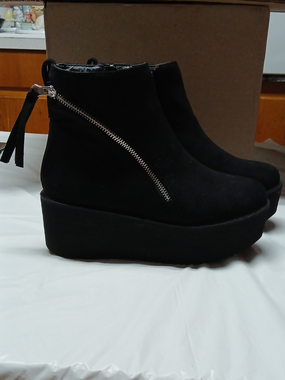 Nature Breeze Black Faux Suede Platform Ankle Boots w Diagonal Zipper Detail 6.5